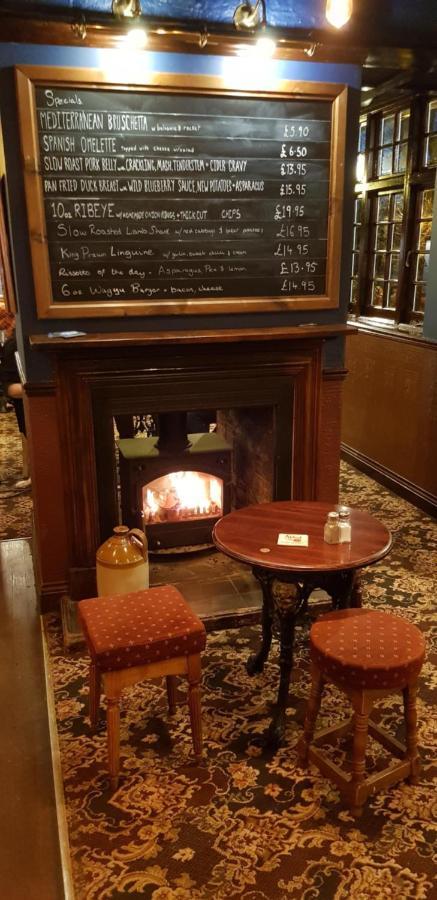 The Weir Hotel Walton-on-Thames Exterior foto